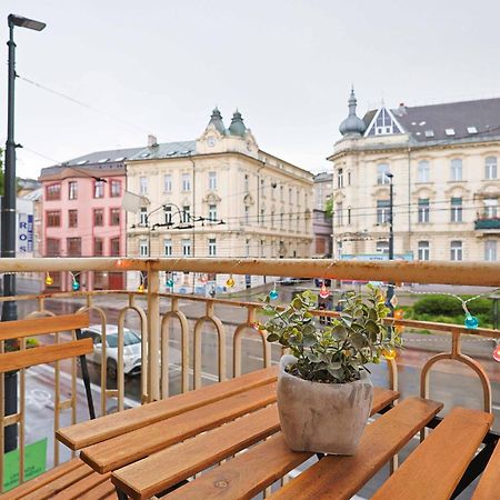 Charming Old Town Family Retreat Apartment Братислава Екстериор снимка