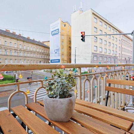 Charming Old Town Family Retreat Apartment Братислава Екстериор снимка