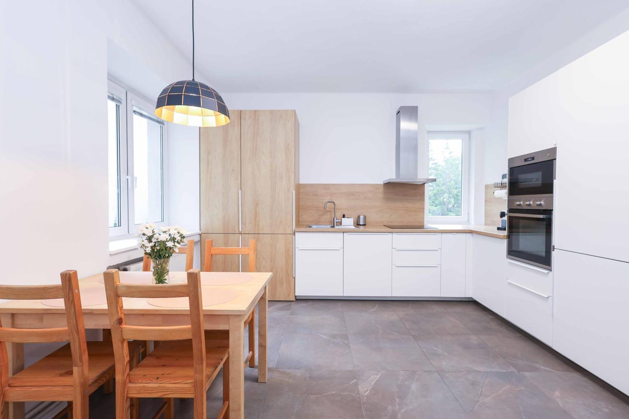 Charming Old Town Family Retreat Apartment Братислава Екстериор снимка