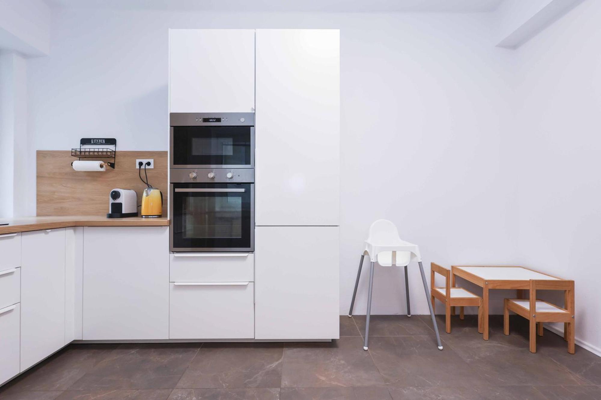 Charming Old Town Family Retreat Apartment Братислава Екстериор снимка