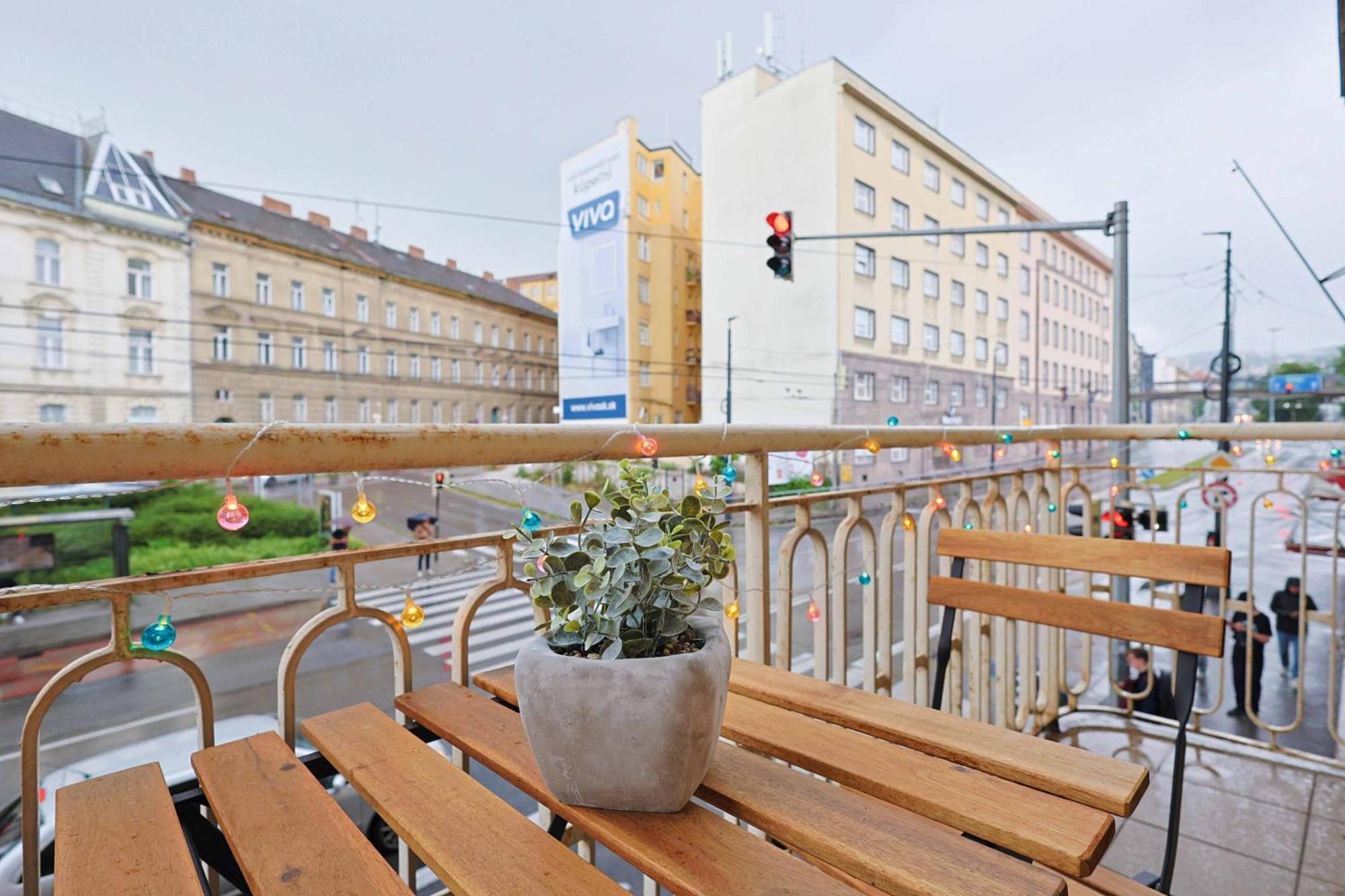 Charming Old Town Family Retreat Apartment Братислава Екстериор снимка